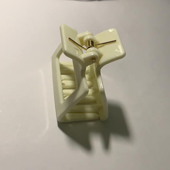 1PC Brand New Solid X-Small Hair Claw - Picture 5 of 6